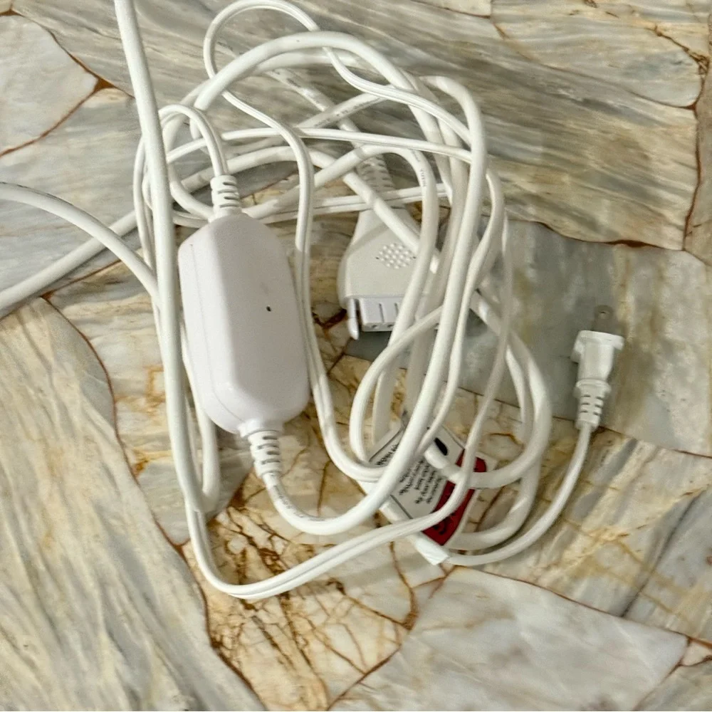 Universal‎ White Charging Cable